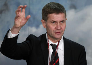 UNIKT M�TE: Norges milj�- og utviklingsminister Erik Solheim (SV) kunne �nsket seg en mer ambisi�s tekst etter K�benhavn-m�tet, men fastsl�r likevel at m�tet har v�rt en �unik, historisk konferanse�. Foto: REUTERS / Bob Strong / SCANPIX