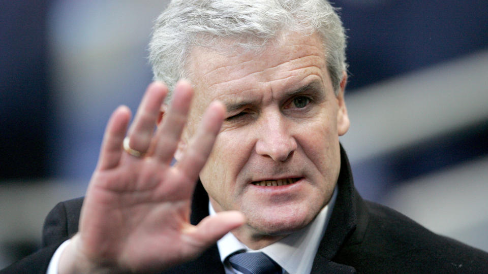 FIKK SPARKEN: Mark Hughes f�r ikke fortsette som manager for Manchester City. Roberto Mancini overtar sjefsstolen hos de nyrike lysebl�. Foto: Darren Staples / REUTERS.