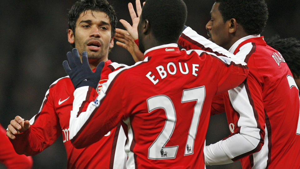 BANKET HULL: Eduardo satte inn Arsenals andre m�l p� Emirates. Gunners nedsablet til slutt Hull 3-0 i egen stue. Foto: Ian Kington / AP.