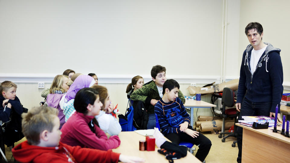 KJENDISL�RER: H�vard Tjora mener � ha funnet en metode for � gj�re barna flinkere p� skolen. Her er han i aksjon p� Bj�lsen skole. Foto: Nina Hansen / Dagbladet