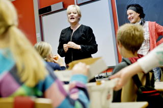 FLOTT JULEGAVE TIL SV: SV har ogs� steget p� partibarometeret. SV-leder, Kristin Halvorsen, tror partiet har blitt tydligere p� omr�der som milj� og skole. Foto: Krister S�rb� / Dagbladet