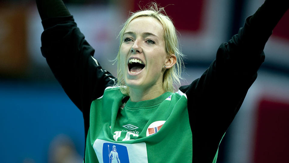 BRONSEJUBEL: Katrine Lunde Haraldsen jubler over bronsemedaljen, men hun var ikke spesielt forn�yd med de argentinske kamplederne.