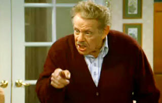 SA FRA: I got a lot of problems with you people! And now you're gonna hear about it!! Det sa Frank Costanza til familie og venner i  som deltok p� hans Festivus-feiring.