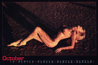 KALENDERPIKE: Lillian Müller (58) var Playboys Playmate i 1976, og provoserte kvinnesaksforkjemperne til raseri. I en alder av 52 år ga hun ut sin første kalender noensinne.
Faksimile: Fra kalenderen. KALENDERPIKE: Lillian Müller (58) var Playboys Playmate i 1976, og provoserte kvinnesaksforkjemperne til raseri. I en alder av 52 år ga hun ut sin første kalender noensinne.
Faksimile: Fra kalenderen.