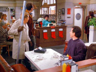 HELLIGDAGENS OPPHAVSMANN: Frank Constanza (spilt av Jerry Stiller) med Festivus-p�len i Seinfeldepisoden The Strike.