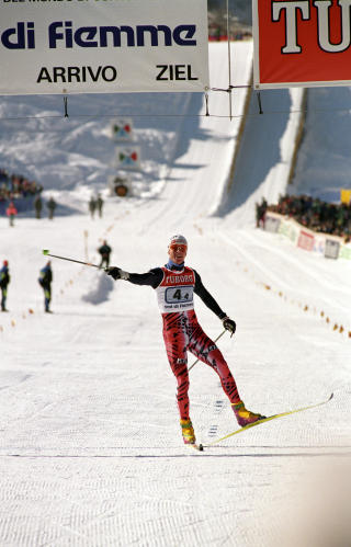SUVER�N: Bj�rn D�hlie var p� sitt aller r�este og raskeste tidlig p� 90-tallet, som her under VM i Val di Fiemme i 1991 da han gikk Norge inn til stafettgull.Foto: Terje Bendiksby / NTB / SCANPIX