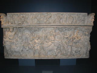 MIRAKELF�DSEL: Dionysos kom ut av Zevs hofte, som denne sarkofagen viser. Foto: WIKIMEDIA