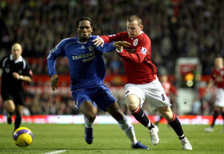 NUMMER �N OG TO: Didier Drogba og Wayne Rooney var Drillos to f�rste navn p� lista. Foto: AP Photo/Jon Super