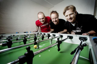Koser seg: Paul Martin Brendan (r�dt), Sigurd Sollien og Kent Bergersen. Foto: John T. Pedersen/Dagbladet