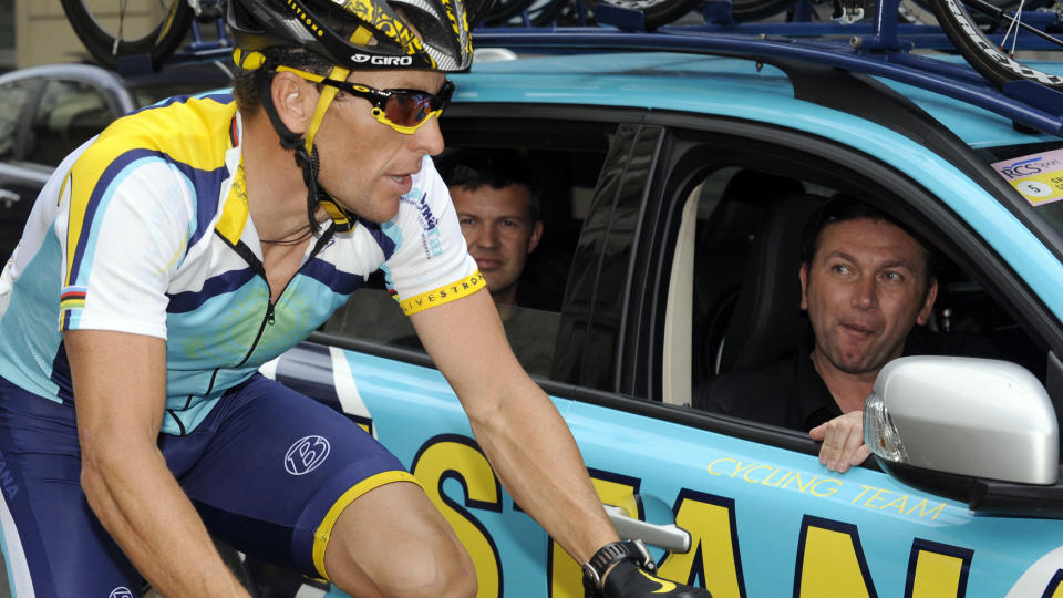 MISTER IKKE NATTES�VN: Lance Armstrong og Astana-sportsdirekt�r Johan Bruyneel under �rets Giro d'Italia. Bruyneel er oppgitt over at Astana-laget igjen beskyldes for regelbrudd i franske medier.Foto: SCANPIX/AFP/DAMIEN MEYER