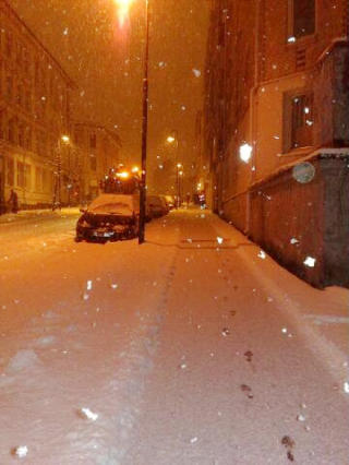 ETTER SN� KOMMER REGN: Noen sm� plussgrader utover dagen vil skape slapseforhold i Oslo-omr�det. Foto: Eiliv Frich Flydal