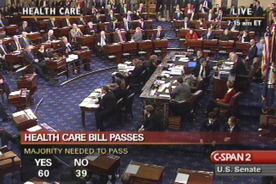 FIKK 60: Tilhengerne trengte 60 stemmer i senatet for � f� gjennom reformen og lykkes. Foto: AP/Cspan