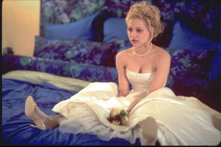 KJENT SKUESPILLER:  Her er Brittany Murphy i filmen Just Married, hvor hun spilte mot eks-kj�resten Ashton Kutcher.  Foto: SCANPIX
