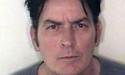 ARRESTERT:  Politifoto av Hollywood-stjernen Charlie Sheen tatt etter at han ble arrestert f�rste juledag. Foto: REUTERS / Aspen-politiet / SCANPIX