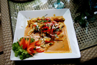 PANANG GAI:   Kylling i sterk r�d chilisaus.