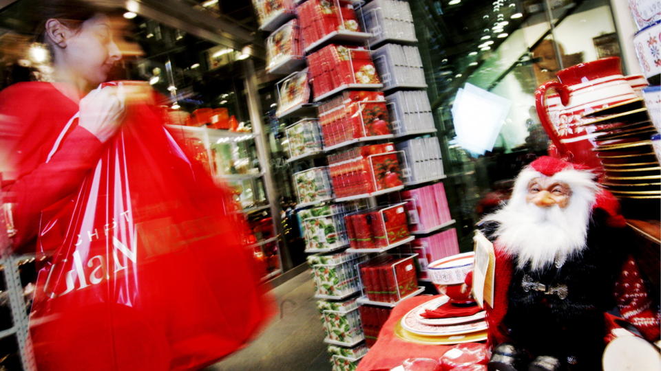 BYTTEDAG: I dag er den store dagen for bytting av julegavene. Samtidig starter romjulssalget. Foto: Frank Karlsen / Dagbladet







Foto: Frank Karlsen / Dagbladet