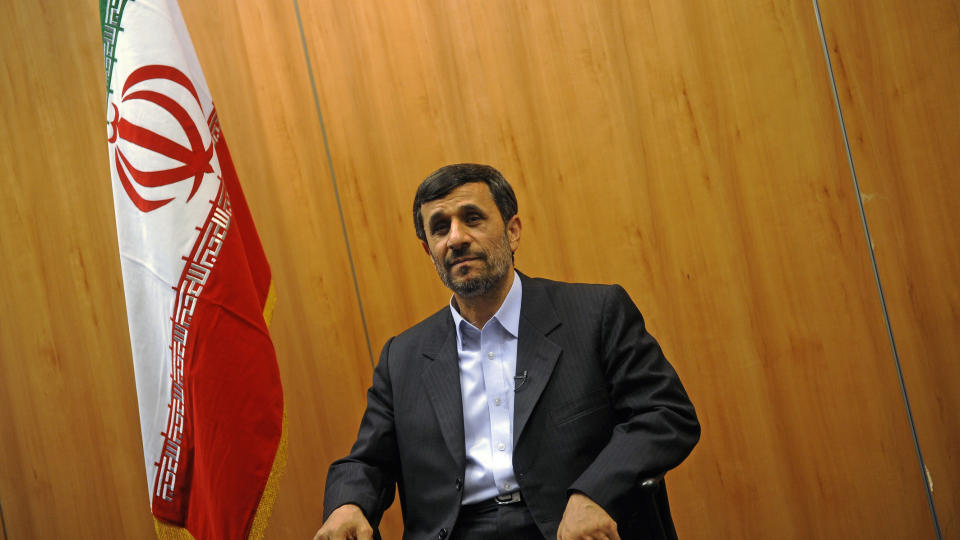 KVALMENDE: Irans president Mahmoud Ahmadinejad kaller de store protestene fra opposisjonen et �kvalmende karneval� iscenesatt av Israel og USA. Foto: SCANPIX