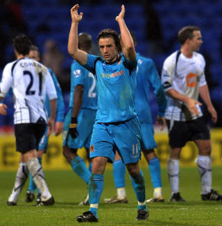 FIKSET HULL-POENG: Stephen Hunt fikset et viktig poeng for Hull med sine to scoringer mot slutten av kampen mot Bolton.Foto: SCANPIX/AFP PHOTO/PAUL ELLIS