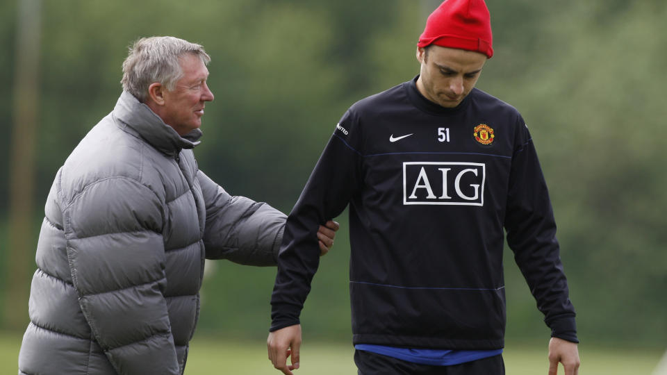 - INGEN GRUNN TIL BEKYMRING: Sir Alex Ferguson tilbakeviser at Dimitar Berbatov m� under kniven p� grunn av kneproblemer, og at bulgareren n� merker stadig mindre til smertene.Foto: SCANPIX/AP Photo/Jon Super