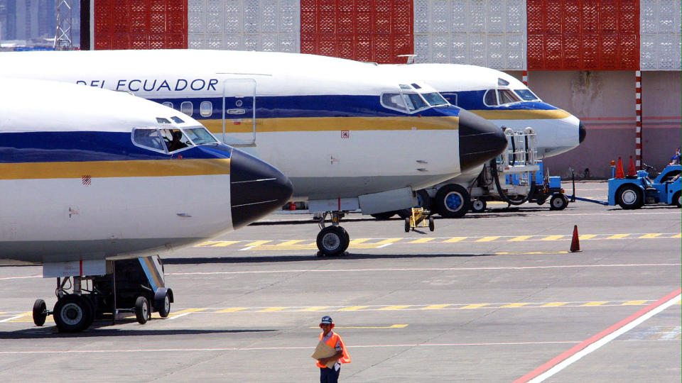 STORT BEL�P: Her ved flyplassen utenfor hovedstaden Quito i Ecuador ble ekteparet tatt med et pengebel�p verdt 250 000 kroner i bagasjen.  Foto: EPA