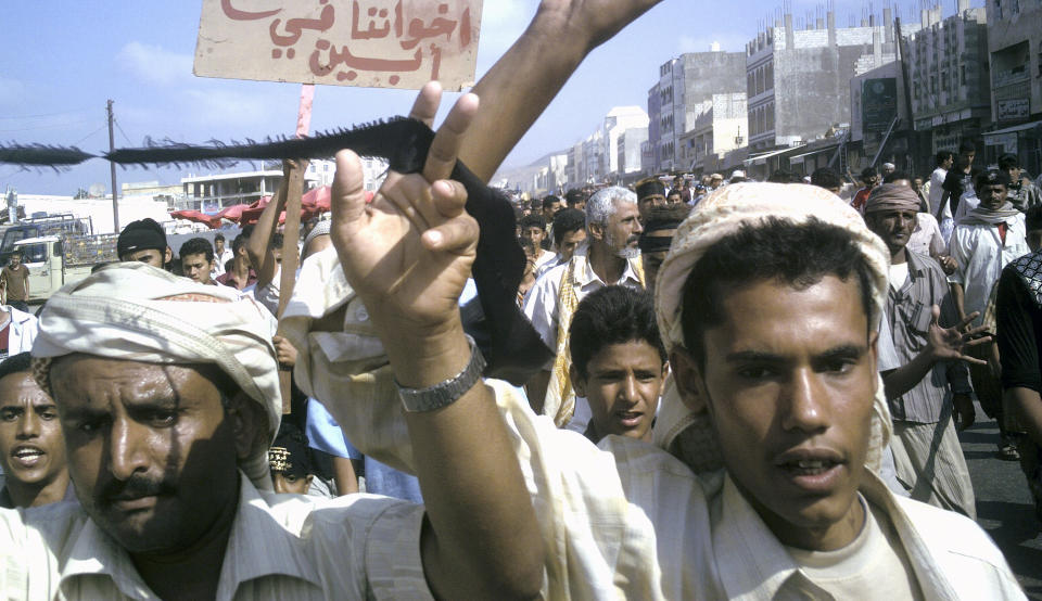 DEMONSTRERER: Myndighetene i Jemen lover � bist� USA i jakten p� al-Qaida-medlemmer i landet. Men mange jemenitter er imot. Foto. REUTERS/SCANPIX