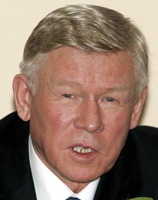 TAR AFF�RE: Sjef for Den f�derale russiske romorganisasjonen (Roskosmos) Anatolij Perminov tar initiativ til � starte et program som skal forhindre at Apophis treffer jorda. NASA, ESA og det Kinesiske romprogrammet vil bli invitert til � bidra i prosjektet. Foto: AP Photo/Ivan Sekretarev