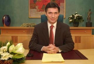 2001: Jens Stoltenberg holder nytt�rstale. 
Foto: Cornelius Poppe / SCANPIX