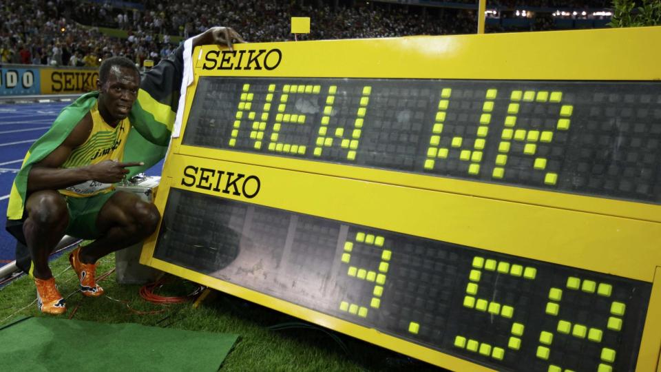 �RETS MANNLIGE UT�VER: Sprintfenomenet Usain Bolt presterte tider man knapt trodde var mulig da han knuste sine egne verdensrekorder fra OL i Beijing under VM i Berlin. Jamaicaneren ble - med god grunn - k�ret til �rets mannlige idrettsut�ver i verden.Foto: SCANPIX/REUTERS/Kai Pfaffenbach