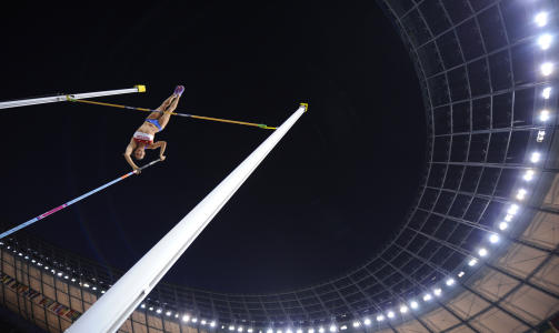 �RETS KVINNELIGE UT�VER: Jelena Isinbajeva sviktet under VM i Berlin, men ble allikevel k�ret til �rets kvinnelige idrettsut�ver av internasjonale sportsjournalister.Foto: SCANPIX/AFP PHOTO / FABRICE COFFRINI