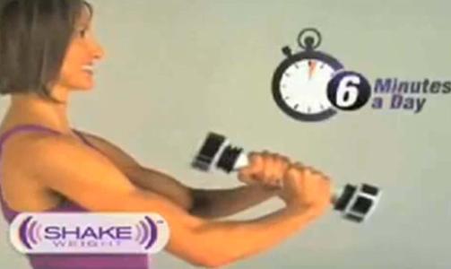 IKKE TENK KOFFERT: Bevegelsene man gj�r med treningsapparatet Shake Weight gir assosiasjoner til helt andre ting enn styrking av overkroppen.Foto: YouTube