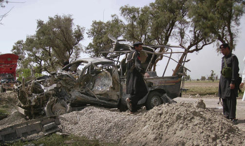 MISTENKER TALIBAN-GRUPPERING: Det lokale politiet mistenker at angrepet var et motangrep i den p�g�ende offensiven mot militante grupperinger i regionen. Foto: SCANPIX