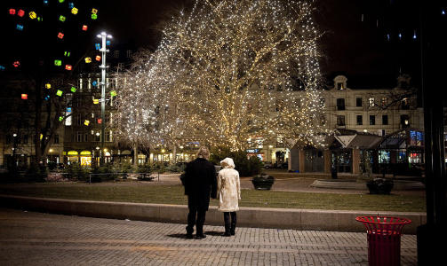 FORSVUNNET: Gustav Adolfs Torg er nesten folketom dagen etter at den fire �r gamle jenta forsvant. Foto: �istein Norum Monsen