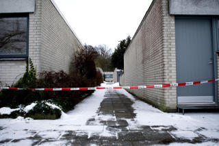 TOK SEG INN MED �KS: Slik ser det ut utenfor hjemmet til Kurt Westegaard i dag. Foto: AFP / Brian Rasmussen / Scanpix