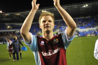 VIDERE: Christian Kalvenes spilte hele kampen da Burnley slo ut MK Dons.Foto: Andy Ford