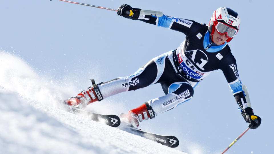 KJ�RER I MORGEN:  Mona L�seth skal kj�re fredagens superkombinasjon i Crans Montana. Her er hun i aksjon under verdenscup i S�lden. Foto: Cornelius Poppe / Scanpix