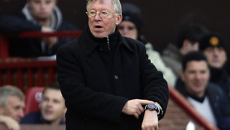 KLOKKEKLAGE IGJEN: Manchester United-manager Alex Ferguson mente fem minutters tilleggstid var for lite da laget hans r�yk ut mot Leeds i FA-cupen i g�r. Foto: Darren Staples, Reuters/Scanpix