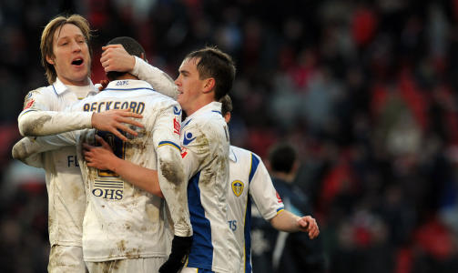 KJEMPET SOM TIGERE: Det er attesten Ferguson gir Leeds-spillerne etter den sensasjonelle seieren p� Old Trafford. Foto: AFP PHOTO/PAUL ELLIS
