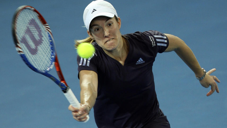SEIER P� F�RSTE FORS�K: Justine Henin slo russiske Nadia Petrova 7-5, 7-5 i comeback-kampen i dag.Foto: Rob Griffith, AP/Scanpix