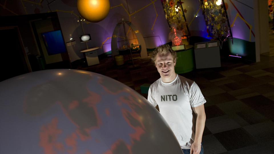 LYS FRAMTID: Mats Brekke (21) vil gjerne jobbe med � forebygge klimaproblemer n�r han er ferdig med studiene i energiteknologi ved  H�gskolen i Bergen.  Foto: Tor Erik H. Mathiesen