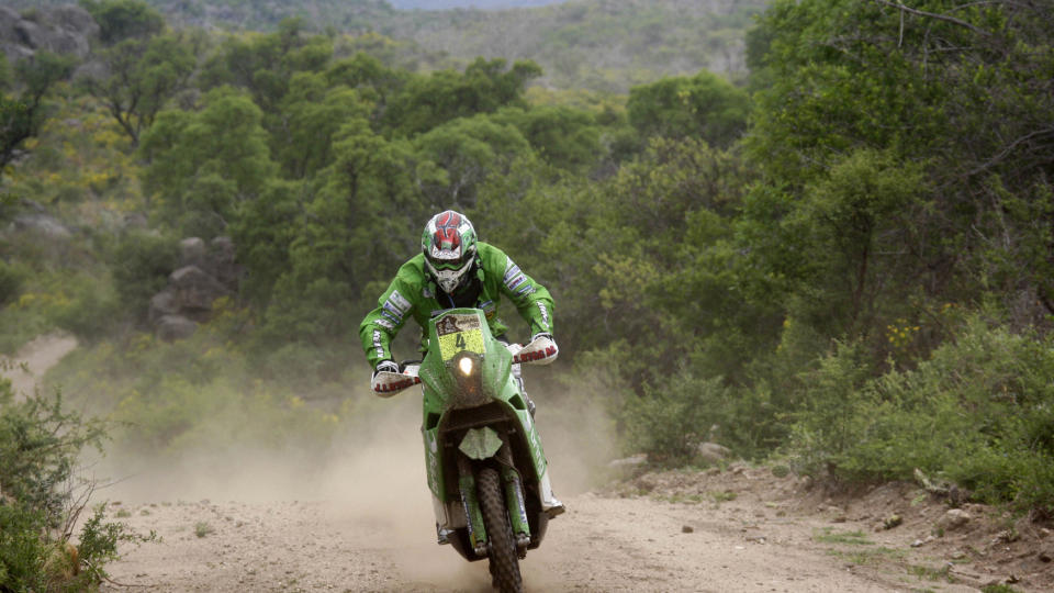 I SIGET: P�l Anders Ullev�lseter har staret klatringen i Dakar-rallyet, og mener selv at han har begynt � komme i siget.Foto: SCANPIX/REUTERS/Jacky Naegele