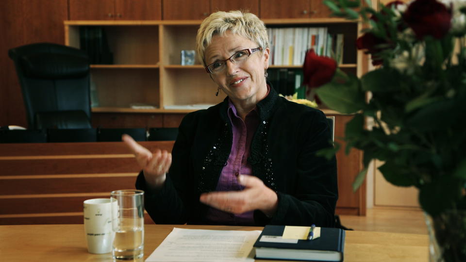 VIL �KE: Hvis sykefrav�ret ikke g�r ned, b�r det vurderes � �ke arbeidsgiveravgiften eller trygdeavgiften, mener Sp-leder Liv Signe Navarsete. Foto: STEINAR BUHOLM