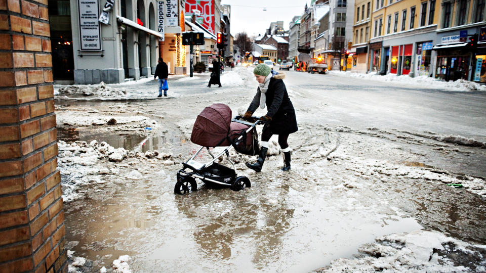 FLERE STORE VANNLEKKASJER: En sprukken vannledning skapte mye tr�bbel p� Gr�nland i Oslo i begynnelsen av januar. I halvannen time rant det ut 100 liter vann i sekundet. Foto: NINA HANSEN