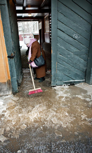 V�KNET TIL OVERSV�MMELSE: Flere byg�rder p� Gr�nland i Oslo ble i l�pet av morgentimene i dag utsatt for store vannmengder som f�lge av en sprukken vannledning.  Foto: NINA HANSEN