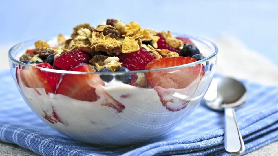 SNACKS: Her har du fem deilige ting du kan kose deg med. Foto: Crestock