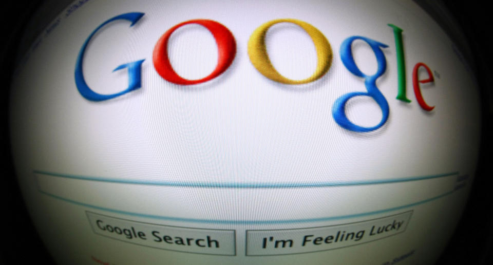 DU BLIR IKKE DUM AV � GOOGLE: Hukommelsen blir kanske d�rligere, men din totale intelligens blir h�yere av nettbruk, tror et flertall amerikanske eksperter i en ny unders�kelse. Foto: SCANPIX