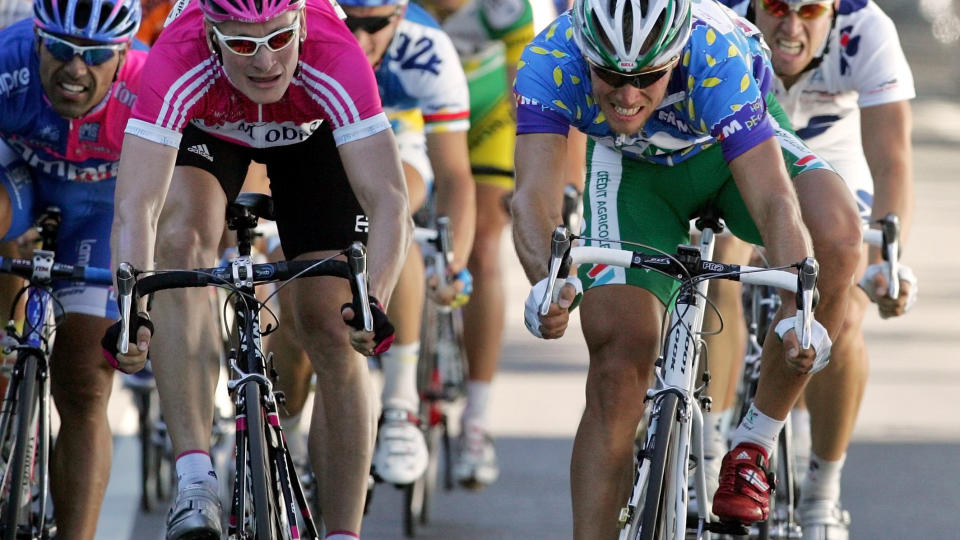 TILBAKE TIL SPANIA: Thor Hushovd (t.h.) spurter inn til seier p� sjette etappe av Vuelta a Espa�a i 2006. I �r er nordmannen tilbake i det spanske storrittet p� ettersommeren for � v�re i toppform til VM i slutten av september. Foto: Bernat Armangue, AP/Scanpix