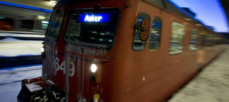 INNKALT: I romjulen ble togtrafikken vest for Oslo rammet av forsinkelser p� grunn av en brann i tunnelen mellom Asker og Hvalstad. Ogs� de siste dagene har det v�rt kaos i trafikken. Foto: H�kon Mosvold Larsen / Scanpix