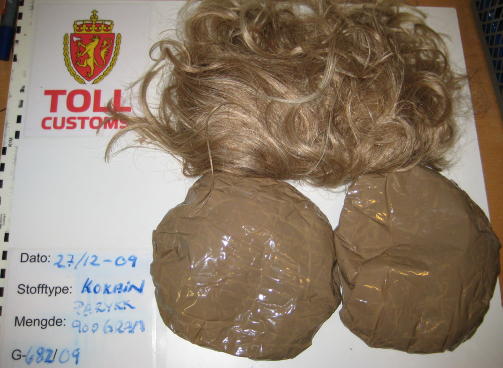 BLOND OG BLONDERE: Her er beslaget Tollvesenet gjorde da kvinnen ankom Gardermoen fra D�sseldorf 3. juledag. Foto: TOLLVESENET