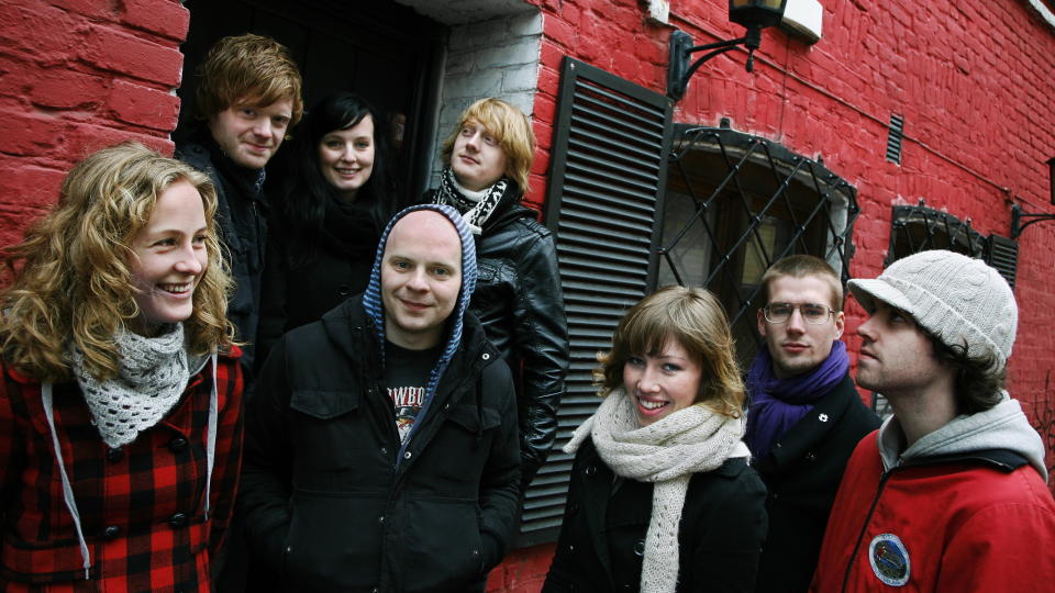 STILSIKRE DEBUTANTER: Pony The Pirate er (f.v.) Camilla S�le M�rkesvik, Kurt Andr� Aase, Joakim og Elin Johannessen, Ole �dland, Lene Notland, Erik Nerheim og Kristian Harnes. Foto: Steinar Buholm/Dagbladet