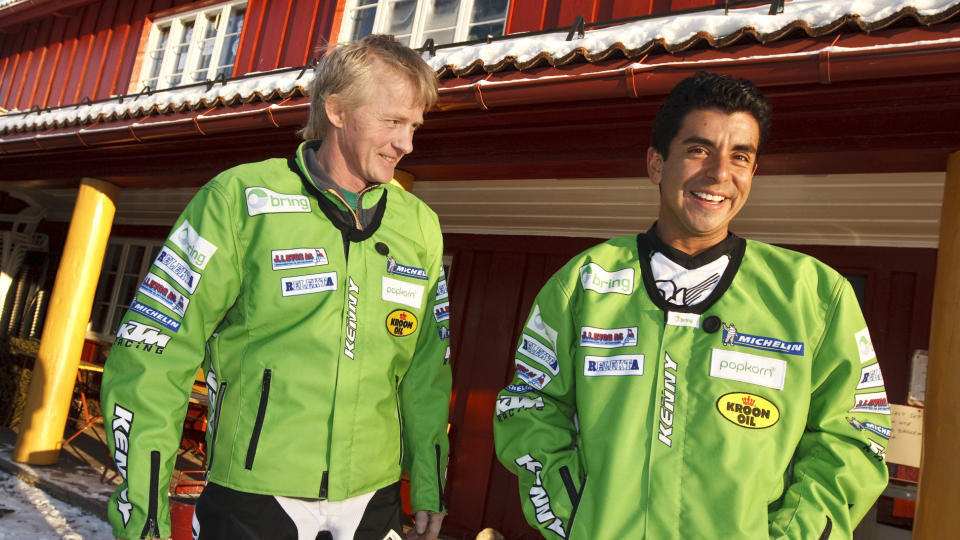 P� FEMTEPLASS: N�r seks etapper er unnagjort i Rally Dakar ligger P�l Anders Ullev�lseter p� femteplass. Her med hjelperytter Fransico Arredondo f�r rallystart. Foto: Cornelius Poppe / Scanpix